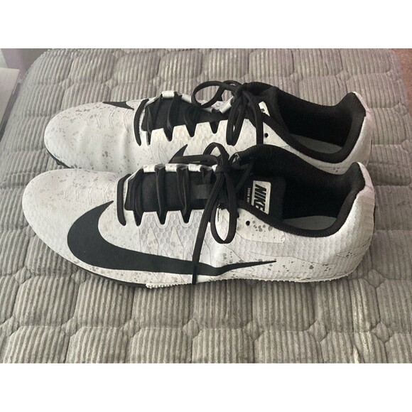 Athletic_Shoes
